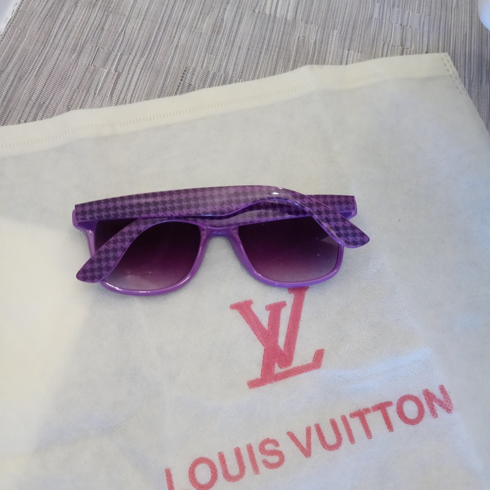 Forever 21 Women's Purple Sun Glasses - Picture 1 of 2